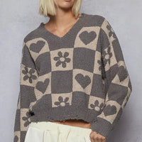 Women’s V-neck heart checkered sweater, gray with beige pattern, long sleeves.