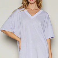 Lilac V-neck T-shirt with half-length sleeves and loose, draped fit