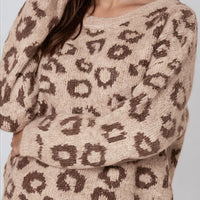Beige wool-blend jumper with round neck and leopard spots, long sleeves close-up