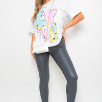 Dark faux leather leggings with slim fit and ankle-length hem.