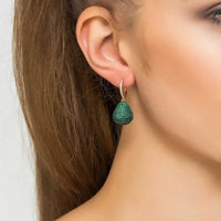 Pear drop gemstone earring in rosegold with emerald green stone