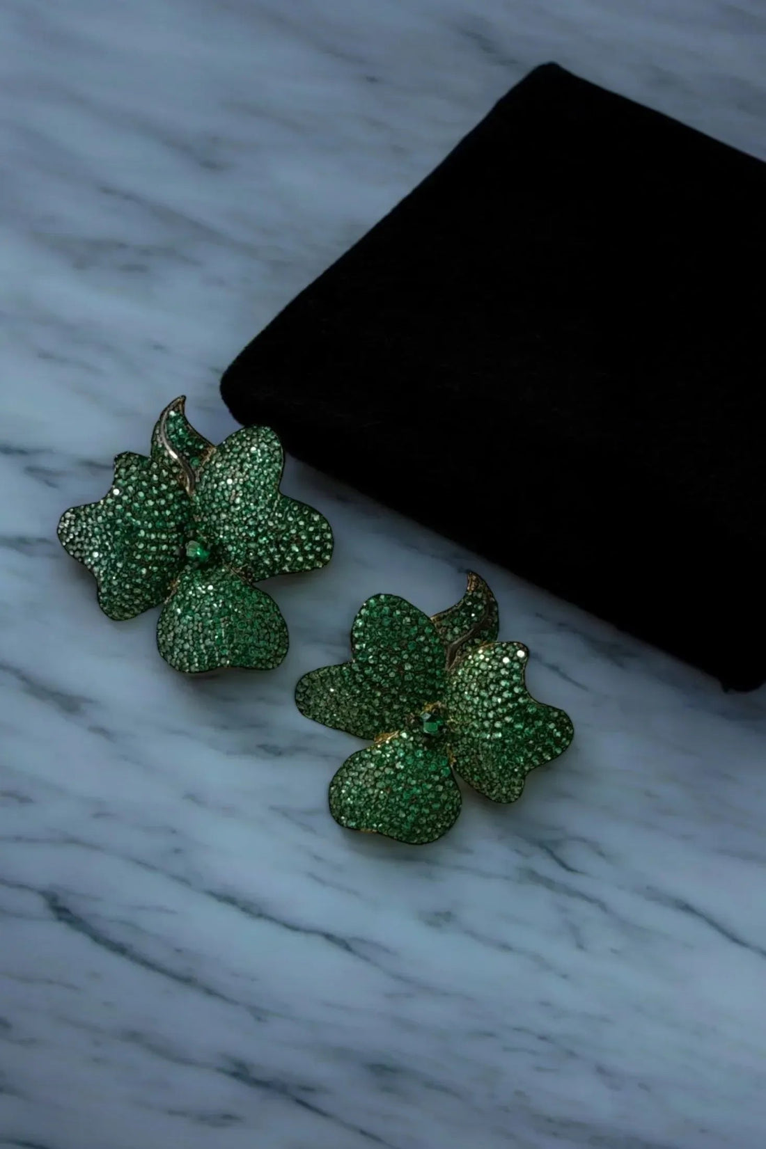 Flower stud earrings with gold-tone setting and emerald green crystals