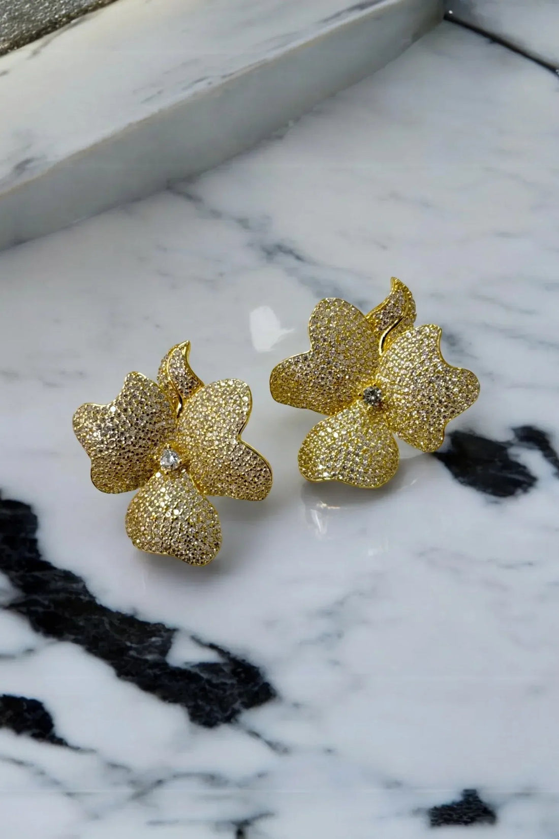 Flower Large Stud Earrings Gold-3
