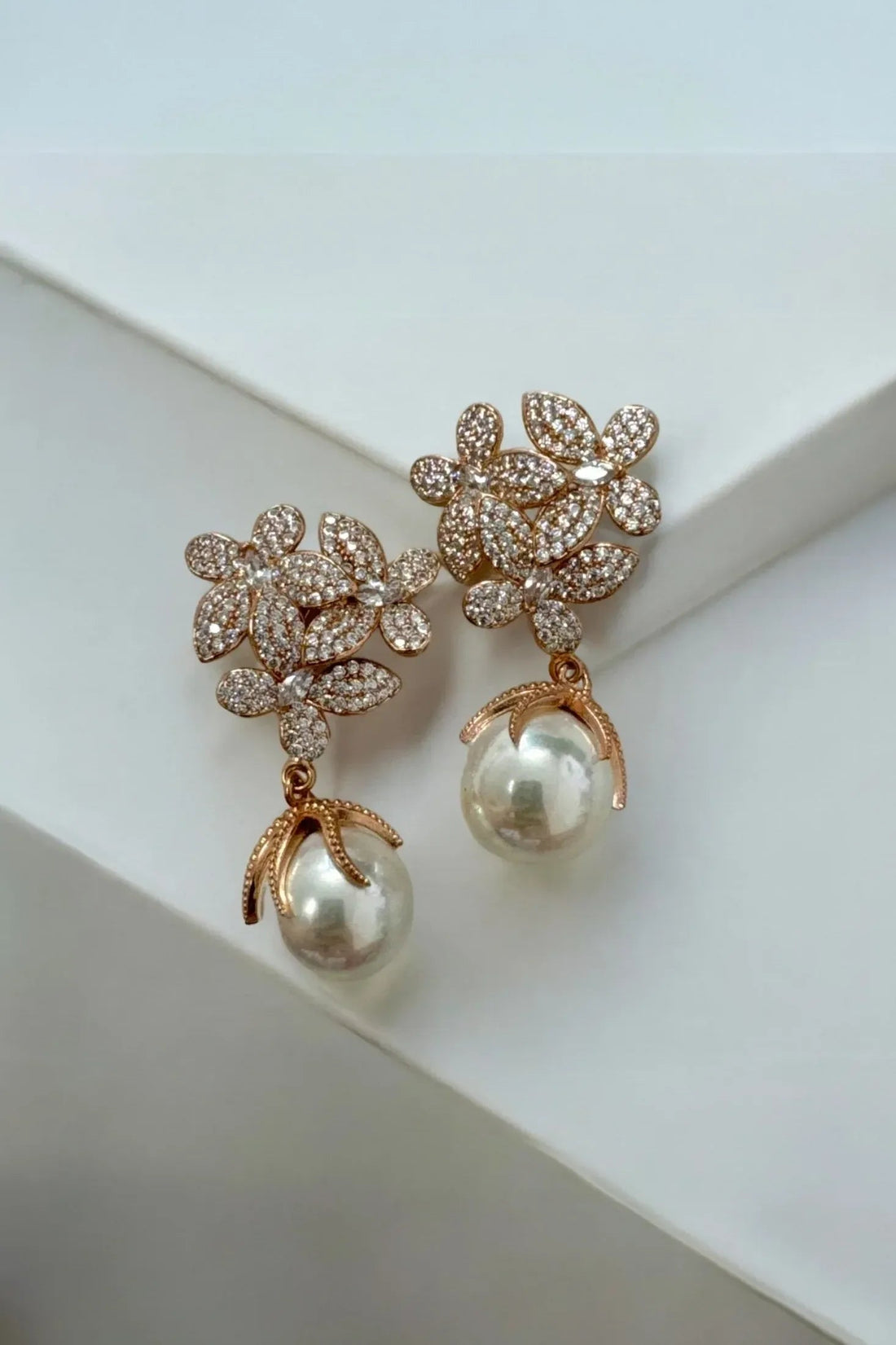 Flowers Pearl Earrings Gold White-3