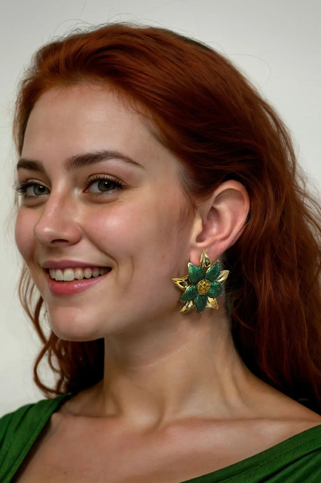 Marguerite Daisy Flower Large Stud Earrings Emerald Gold-1