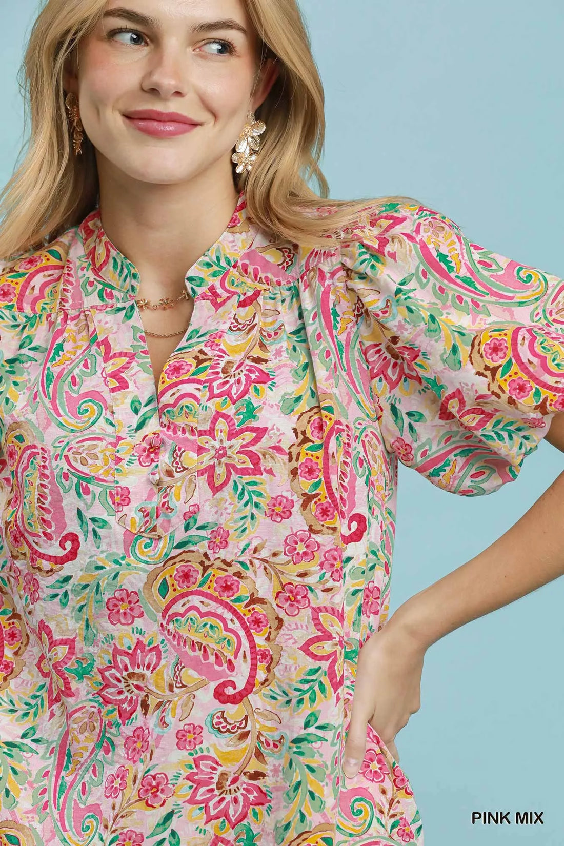 Pink mix paisley floral shift dress close-up with puff sleeve and V-neck