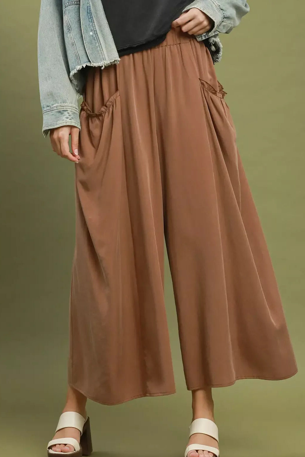 Brown flowy wide-leg pocket pants with gathered waistband and side pockets