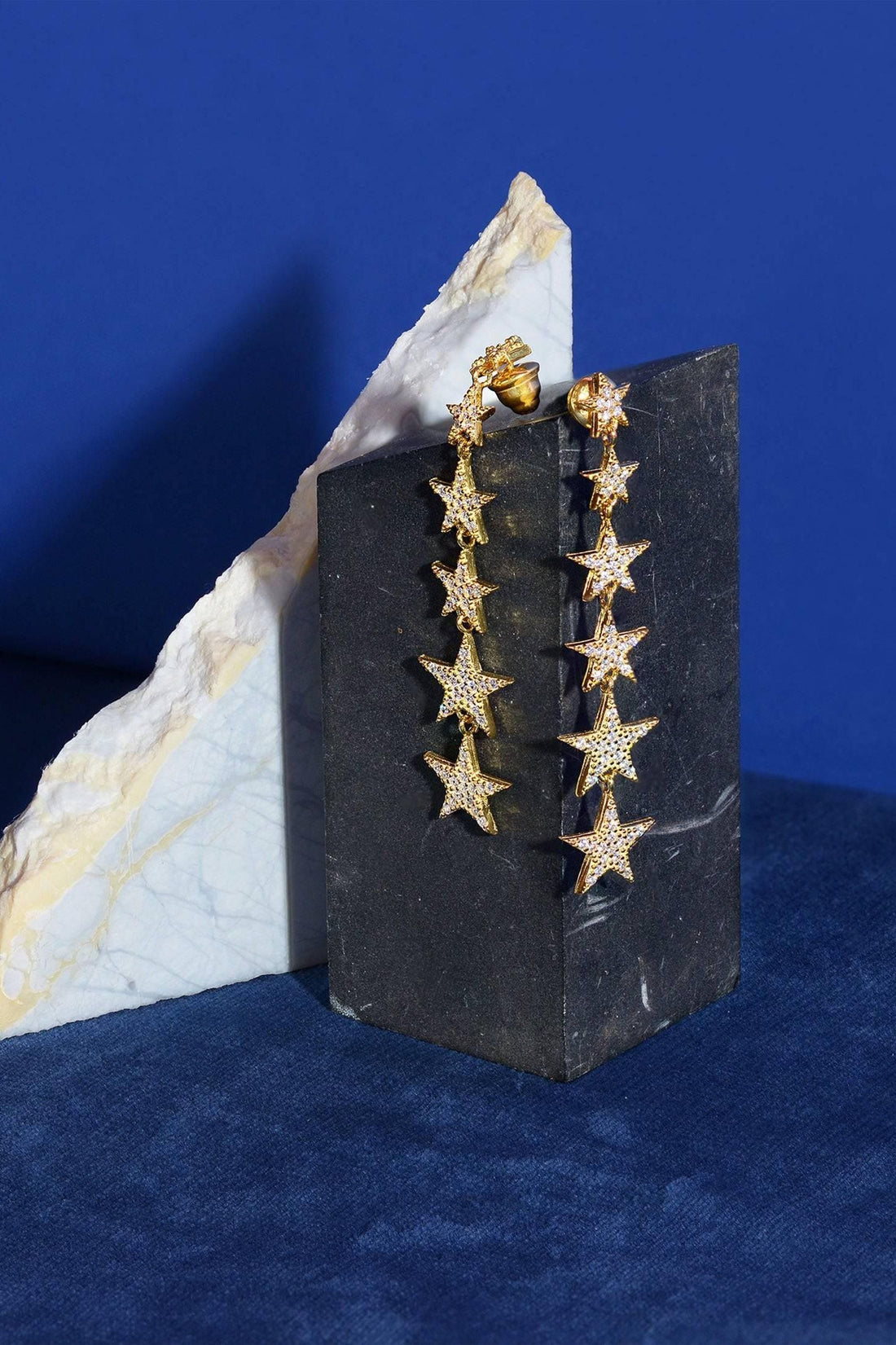 Graduated Star Drop Earrings Gold-3