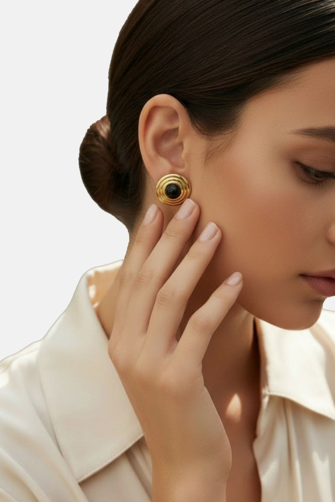 Como Large Round Stud Earrings Onyx Gold-1