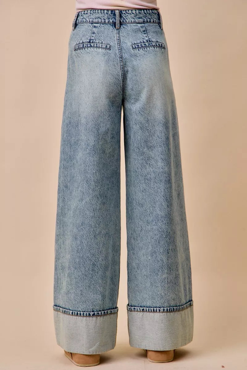 Light-wash mid-rise wide-leg denim jeans with back yoke and stitched back pockets