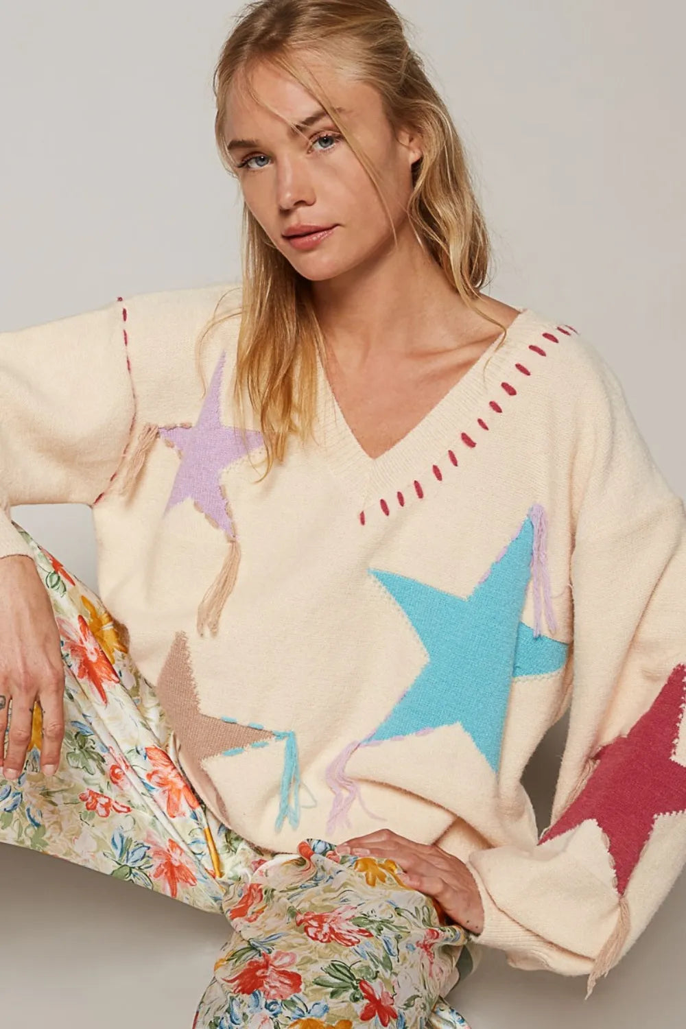 Pale beige V-neck long-sleeve sweater with pastel star prints
