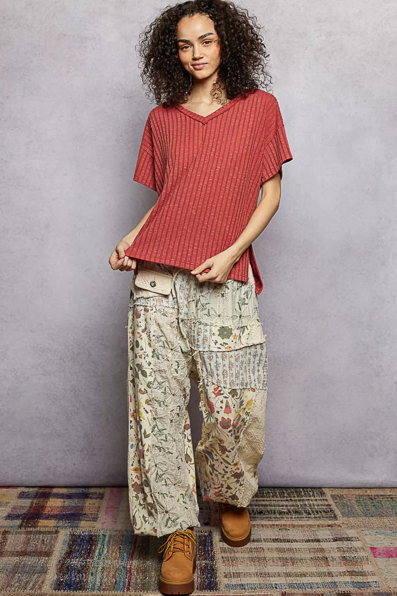 Terra cotta ribbed knit V-neck t-shirt with short sleeves and side slit