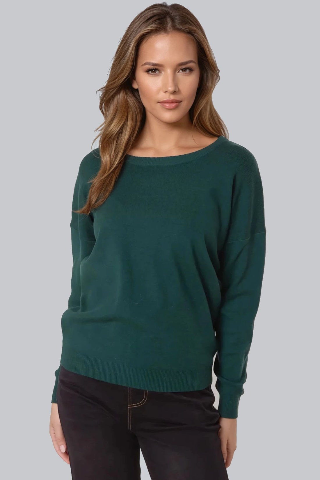 Green fine-knit crew neck jumper with ribbed cuffs and hem
