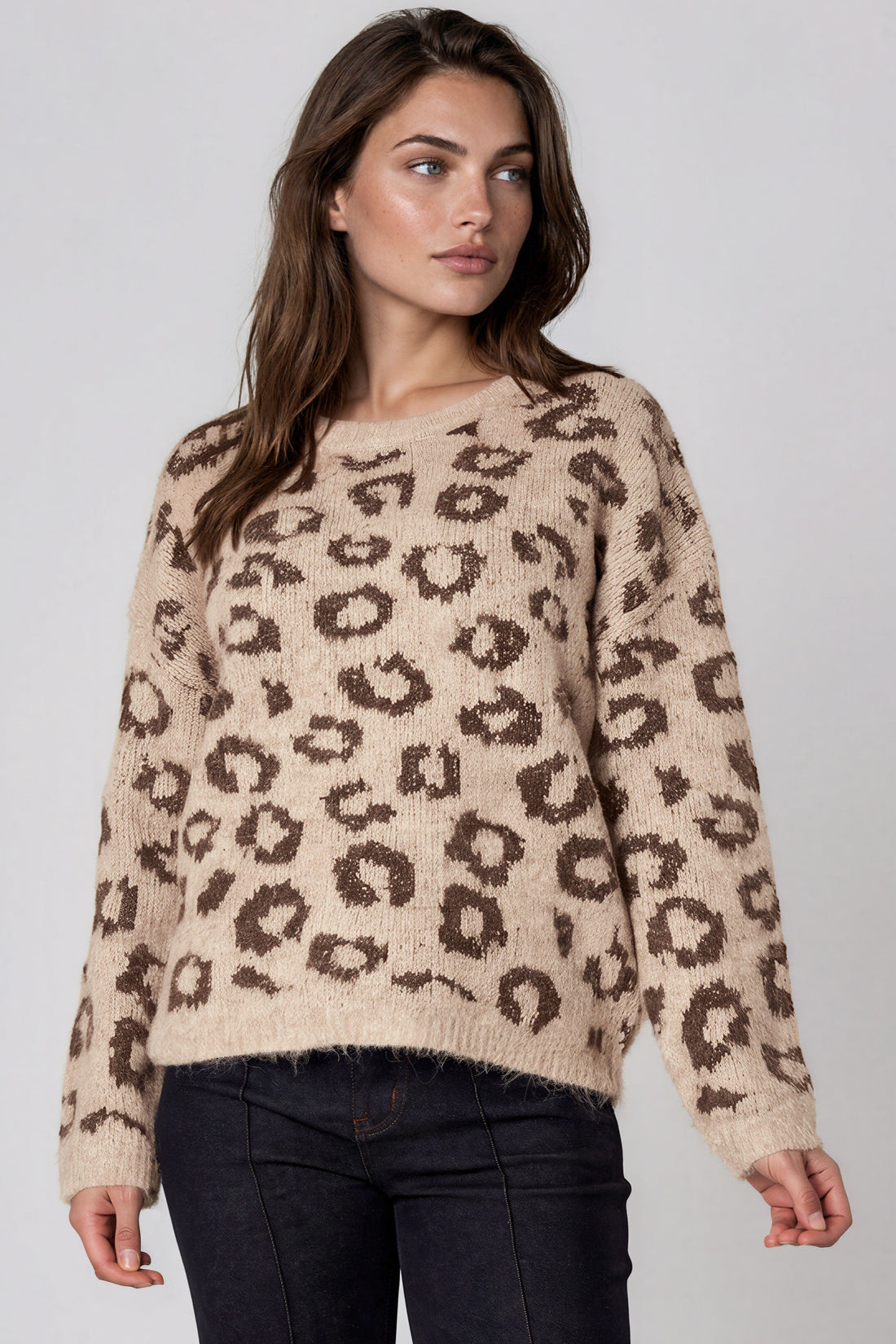Beige spotted wool-blend jumper with round neck, long sleeves, leopard pattern