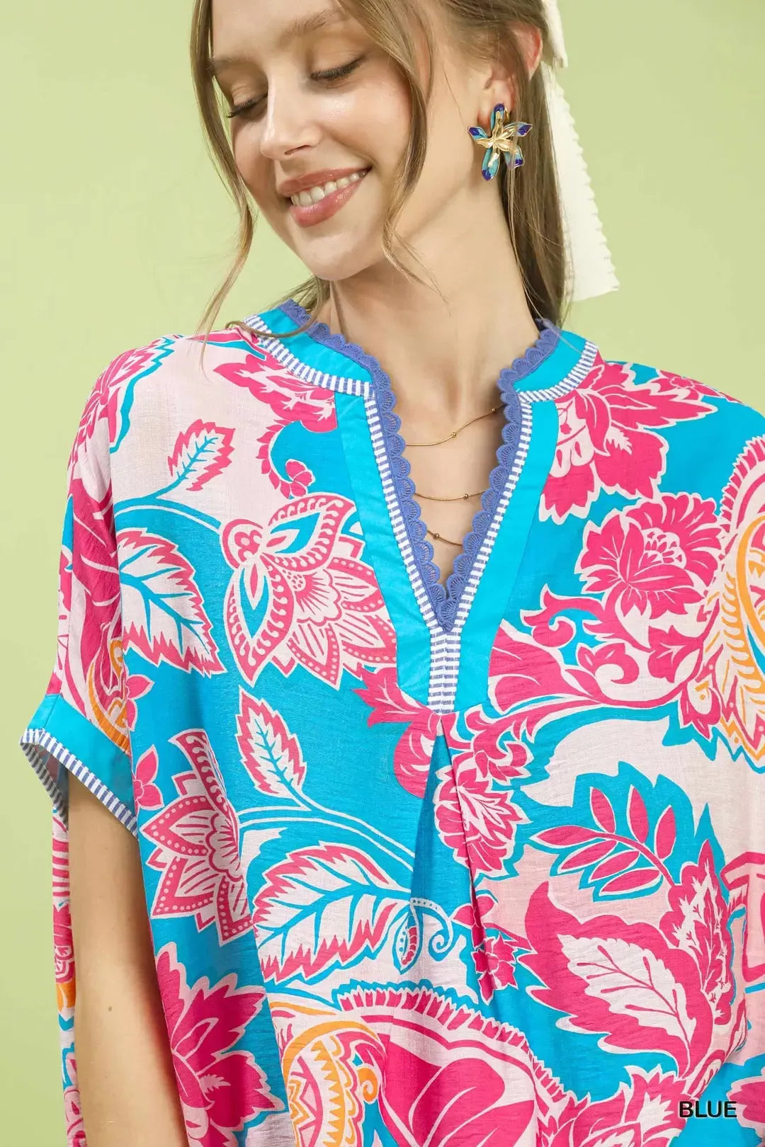 Blue and pink printed V-neck top with contrast trim, short sleeves (close-up)
