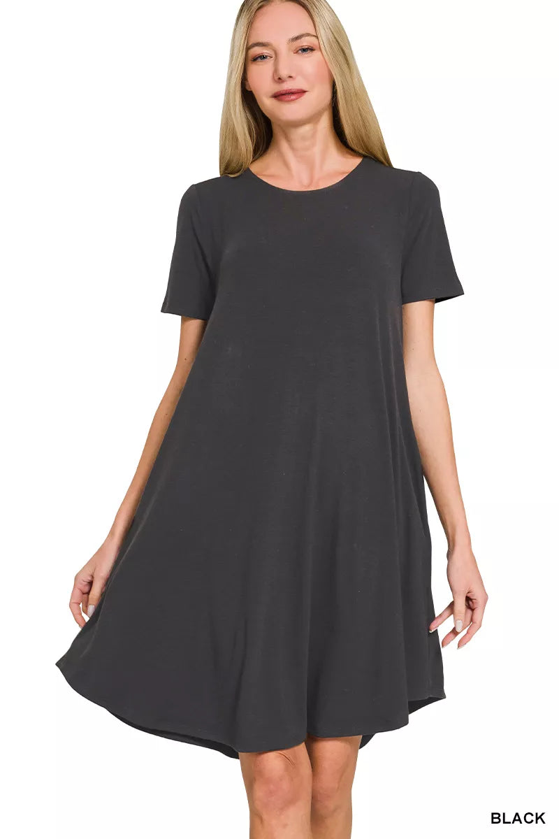 Black short-sleeve A-line dress with round neck and side pockets, swing hem