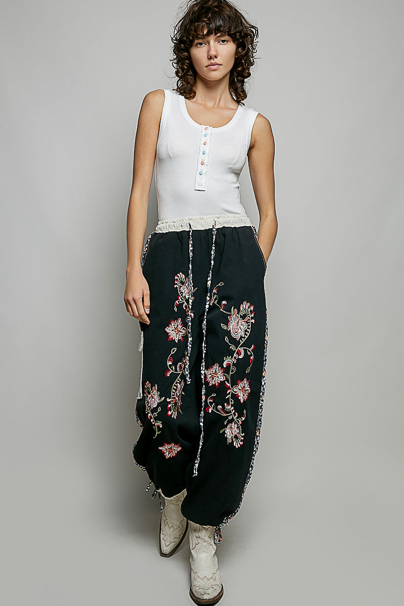 Off-white sleeveless ribbed tank top with round neck and button placket