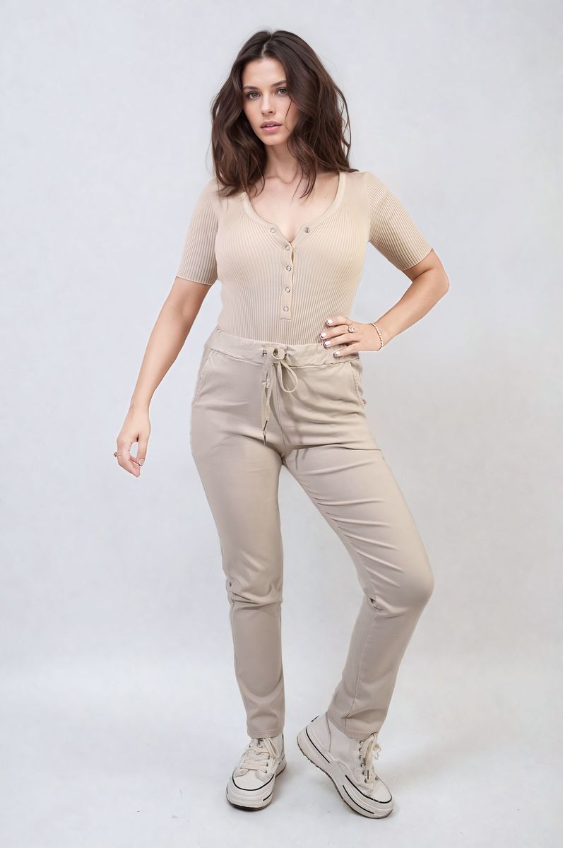 Drawstring tapered trousers in beige, side pockets, drawstring elastic waist