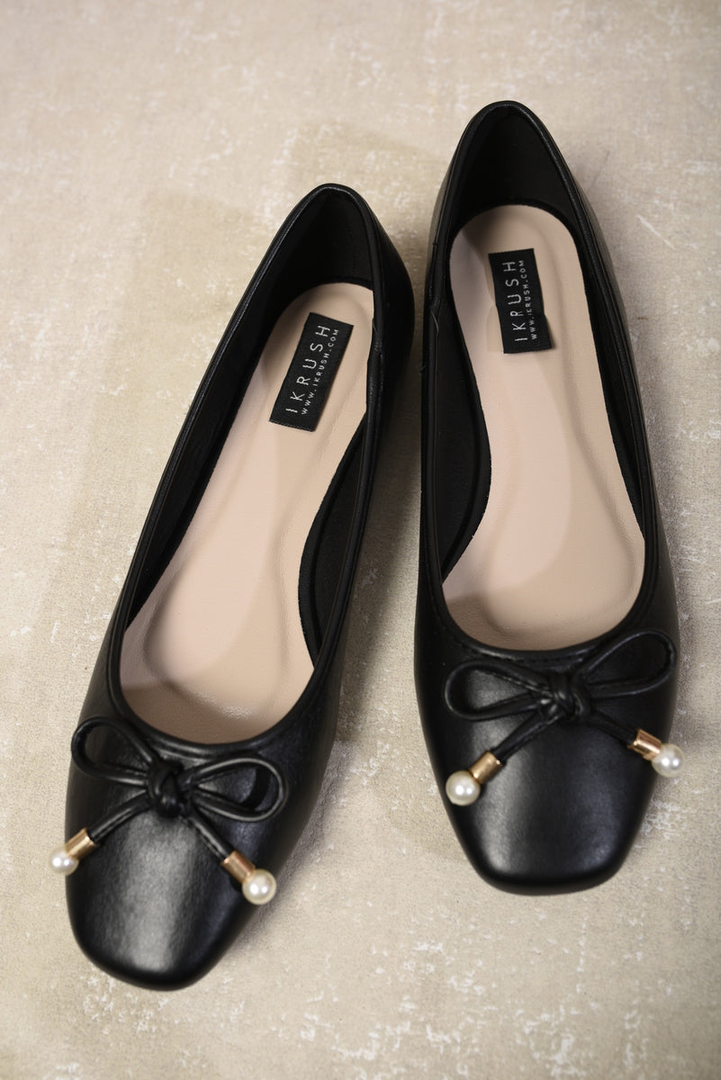 Black ballet flats, round toe, bow detail with pearl bead and gold accents