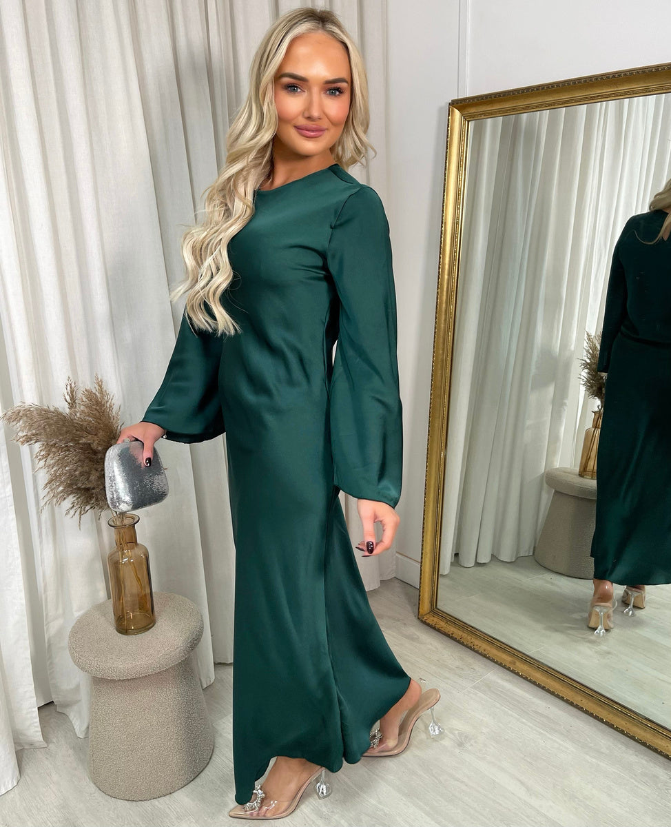 Green maxi dress with round neck and flared bell sleeves