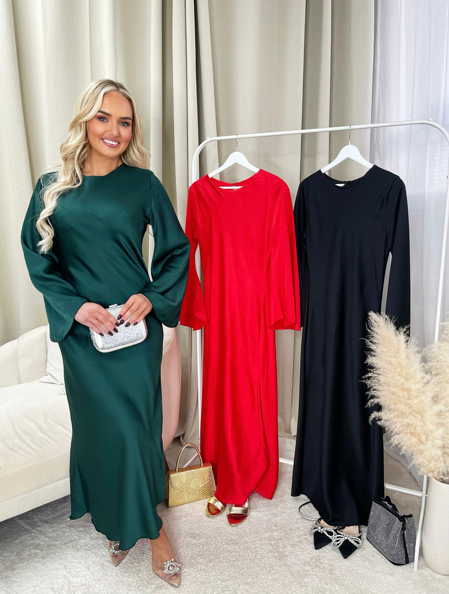 Green maxi dress with round neck and flared sleeves, full length