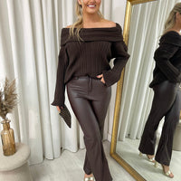 Dark brown faux leather high-waist trousers with straight legs, pockets and belt loops