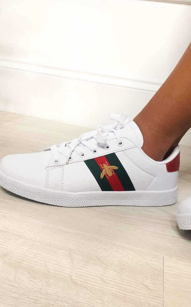 White low-top trainers with colorful side stripe patch, lace-up front