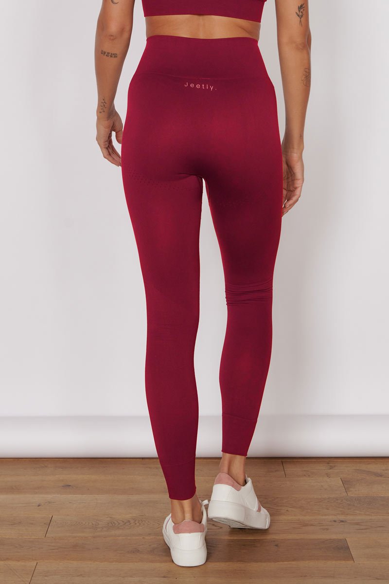 Petite seamless sports leggings, magenta back view with high-waist and ankle-length fit
