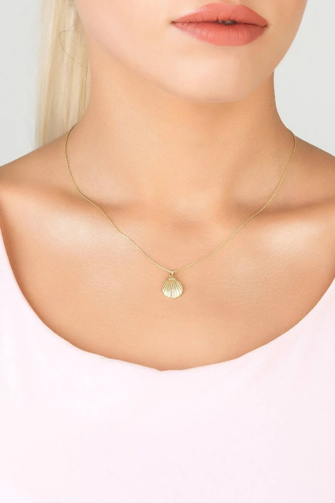 Scallop Mini Shell Necklace Gold-1